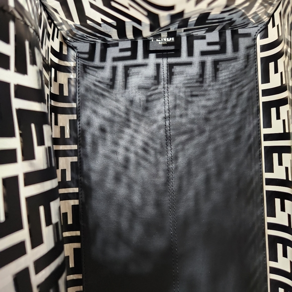 Fendi Large Runaway Tote - Picture 5 of 11